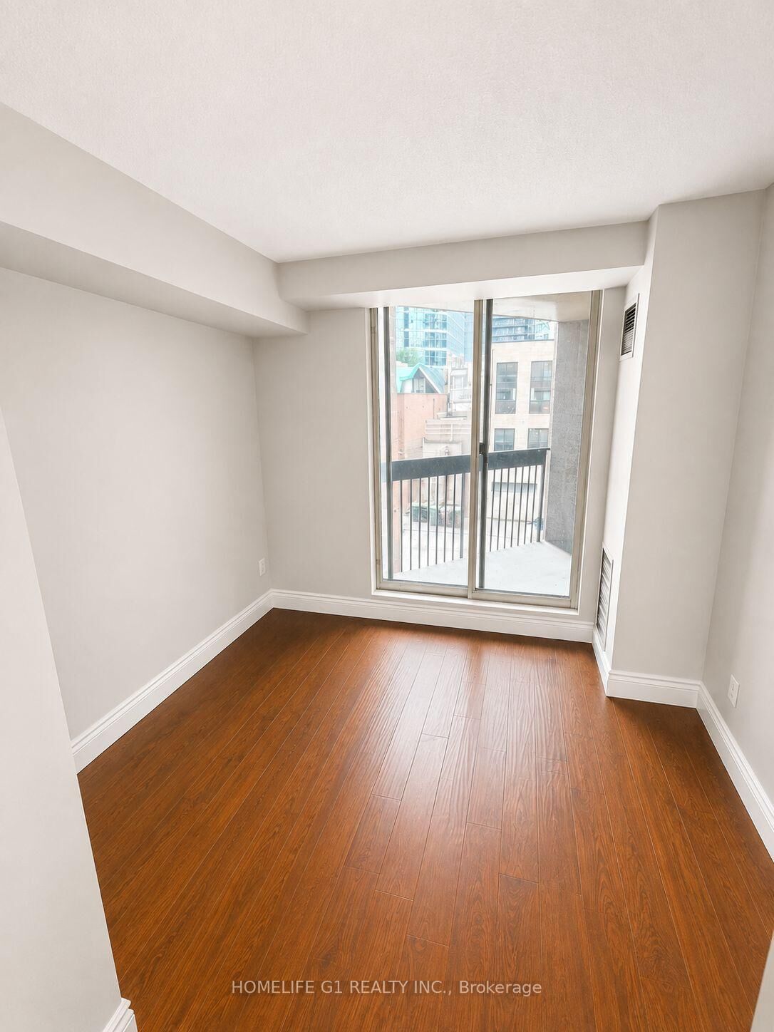 Property Photo:  633 Bay Street 301  ON M5G 2G4 