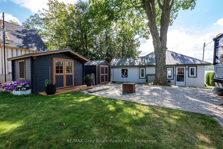 38 Maple Drive — photo 1