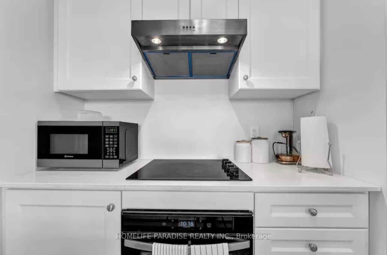 Property Photo:  600 N Service Rd Road N 605  ON L8E 5A7 