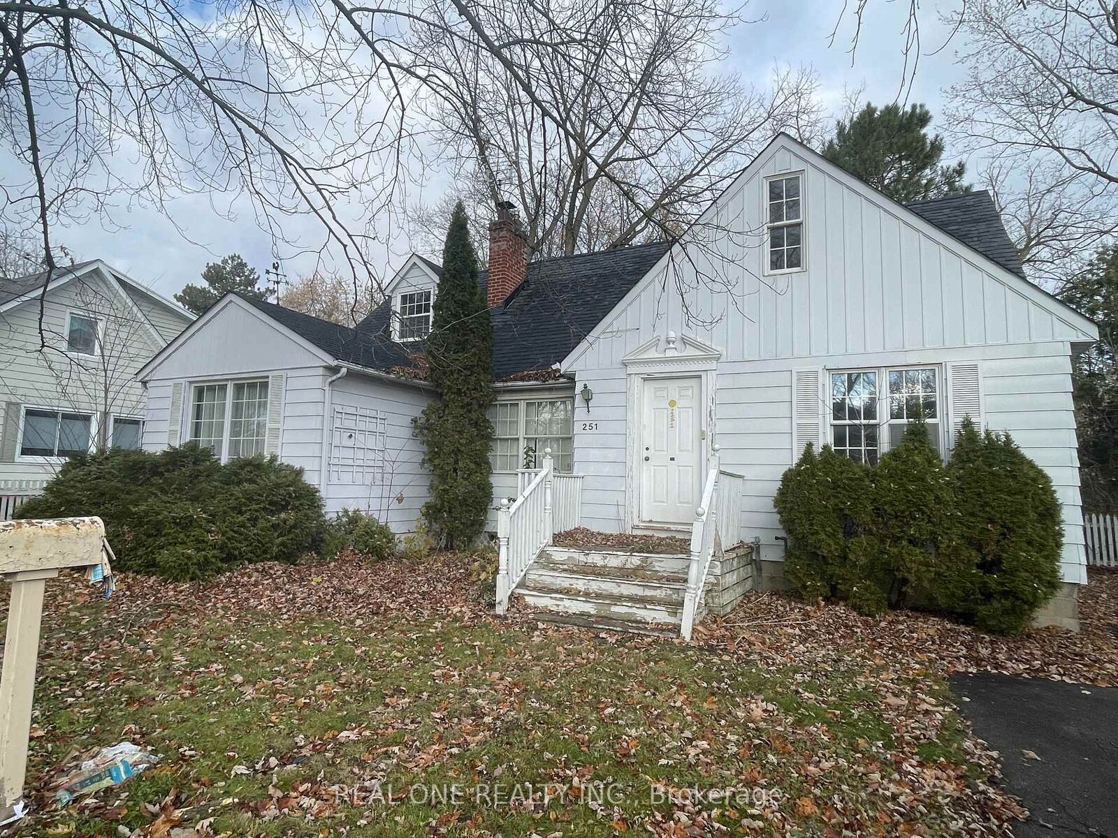 Property Photo: 251 Richmond Street ON L4C 3Y9