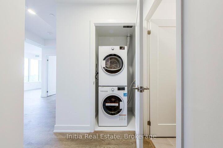 Property Photo: 5105 Hurontario Street N 808 ON L4Z 0C9