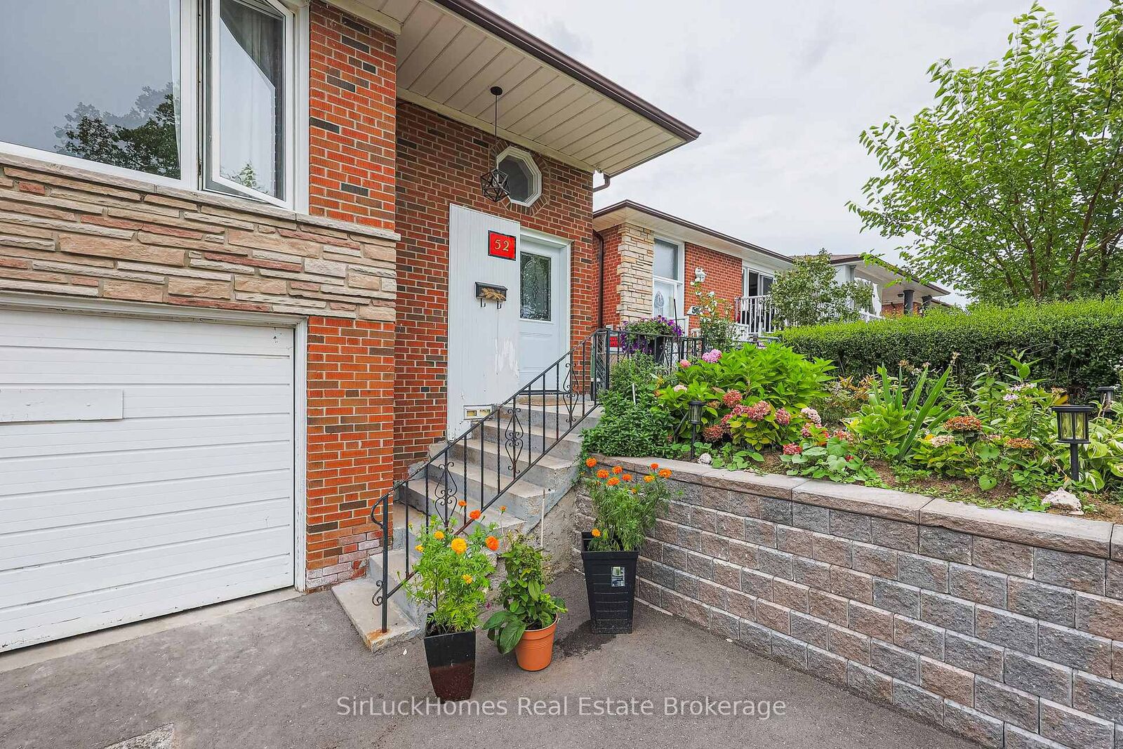 Property Photo:  52 Dellbrook Crescent  ON M9L 1E2 