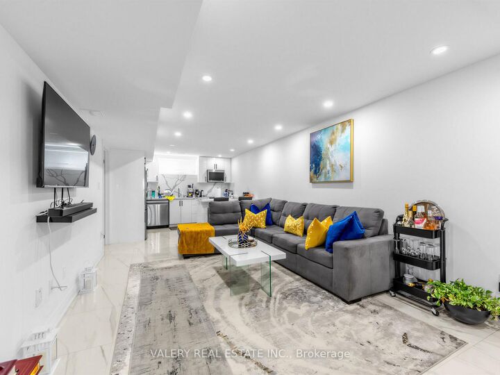 Property Photo:  64 Moreau Trail Lower  ON M1L 4V2 
