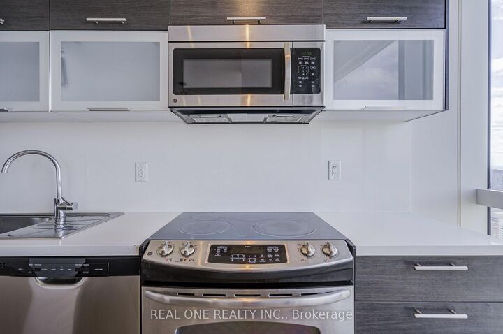 Property Photo: 386 Yonge Street 5814 ON M5B 0A5
