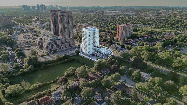 Property Photo: 3220 Sheppard Avenue 1707 ON M1T 0B7