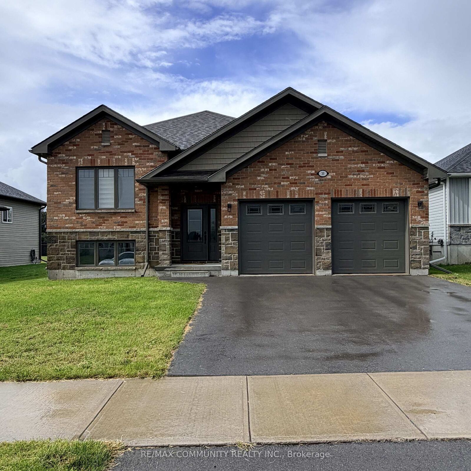 Property Photo:  10 Redwood Drive  ON K8N 0K4 