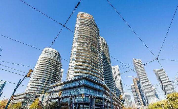 2240 Lakeshore Boulevard W 3202 — photo 1