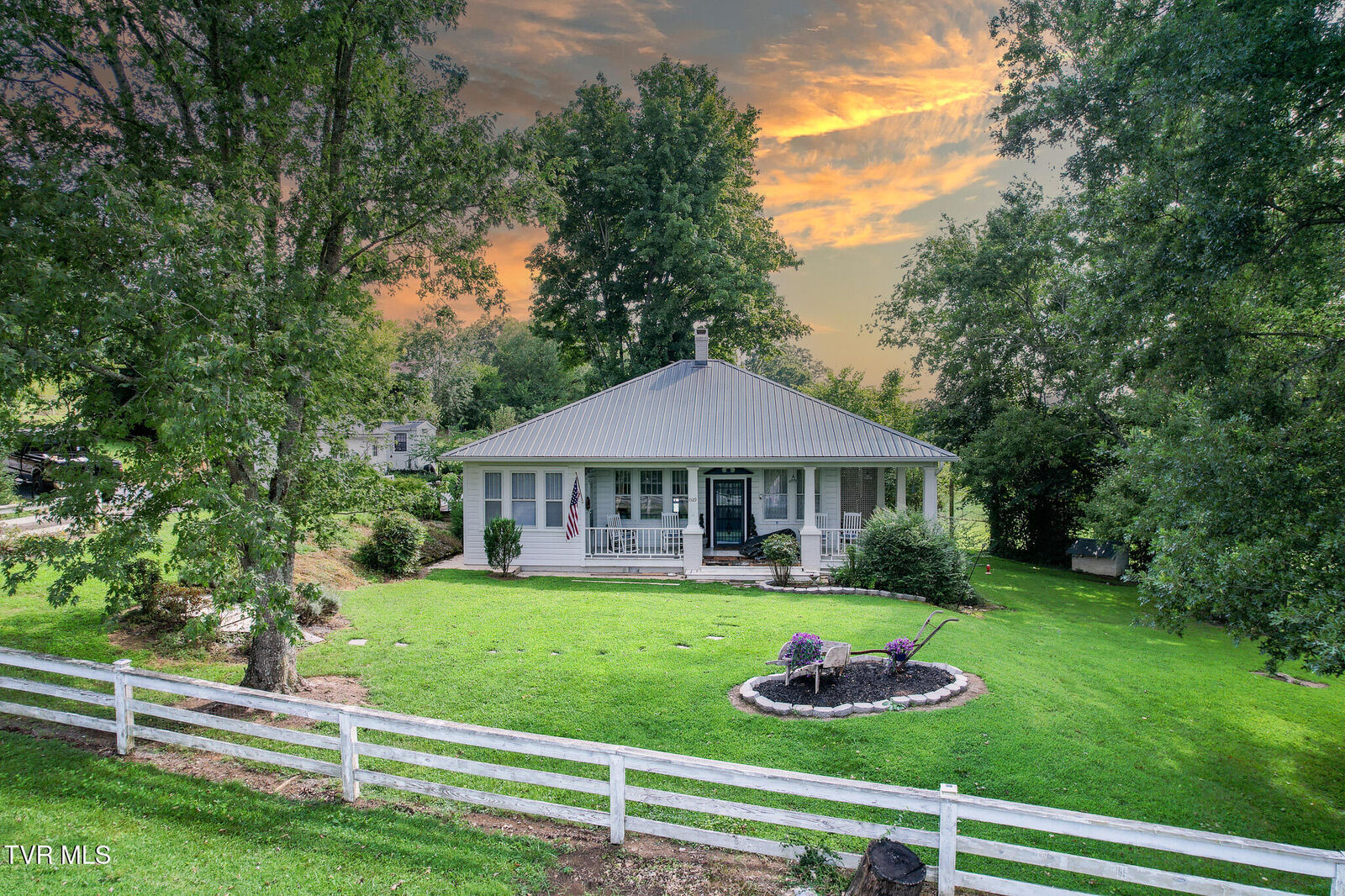 Property Photo: 1529 West Old Kentucky Road TN 37743