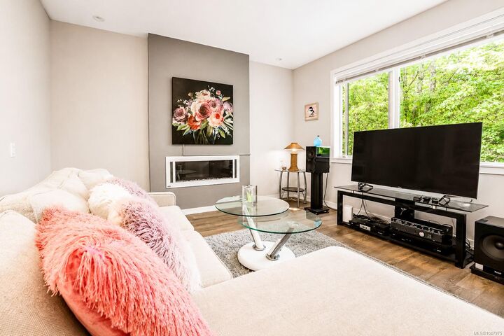 Property Photo: 694 Hoylake Ave #112 BC V9B 3P7