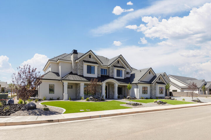 Property Photo: 2752 S 240 W UT 84780
