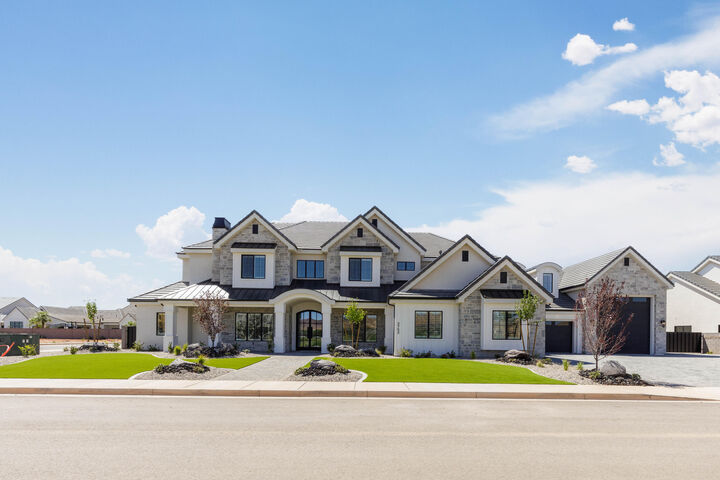 Property Photo:  2752 S 240 W  UT 84780 