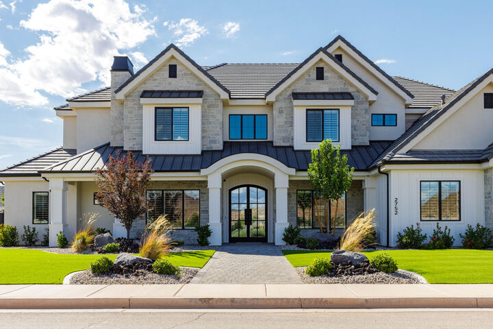 Property Photo:  2752 S 240 W  UT 84780 