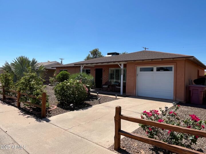 Property Photo: 8123 E Mitchell Drive AZ 85251