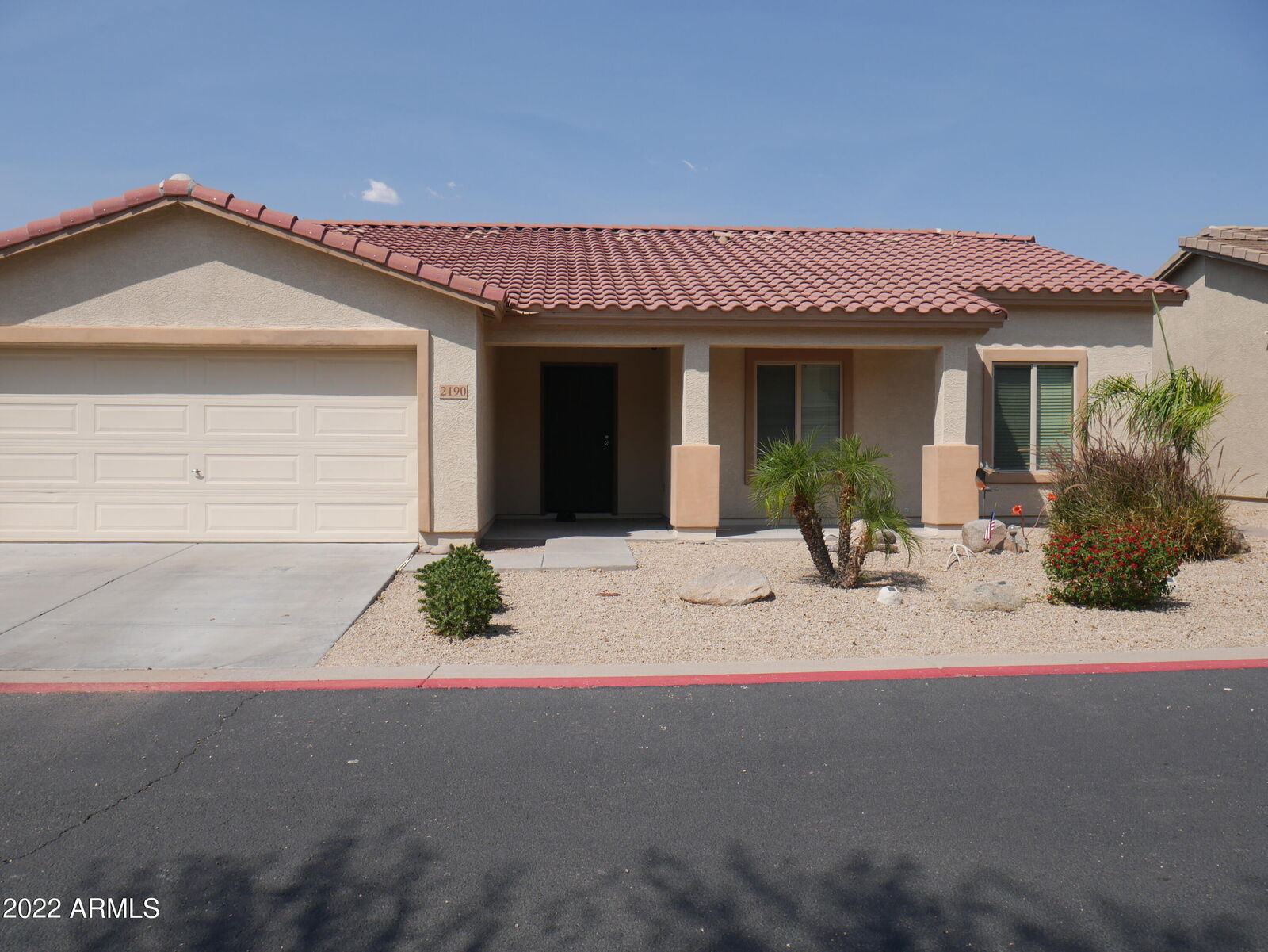 Property Photo: 2190 E Mohave Lane AZ 85119