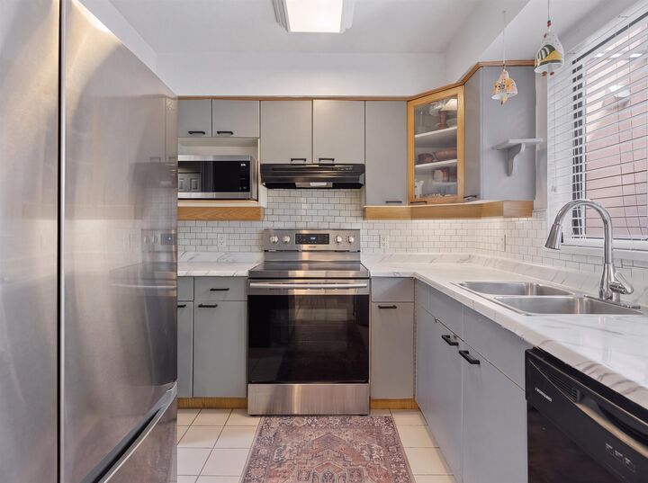 Property Photo:  988 W 16th Avenue 203  BC V5Z 1T2 