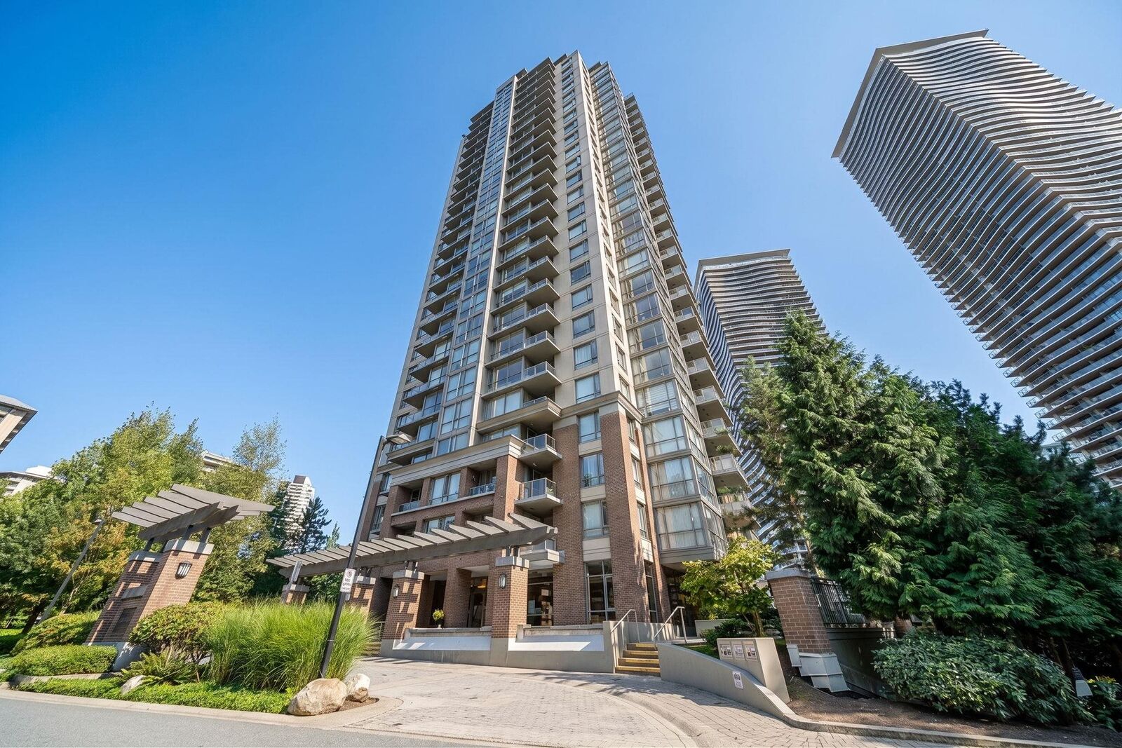 Property Photo:  4888 Brentwood Drive 208  BC V5C 0C6 