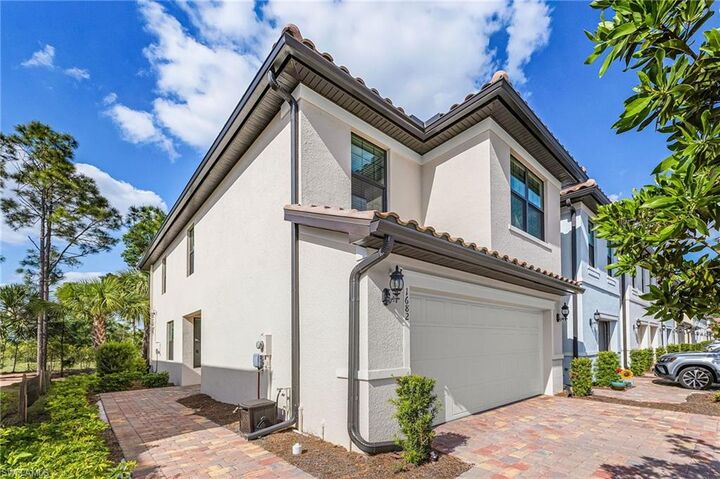 Property Photo:  1682 Lake Jessup Cir  FL 33909 