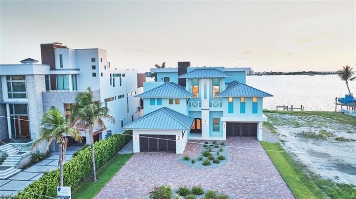 Property Photo:  938 San Carlos Dr  FL 33931 