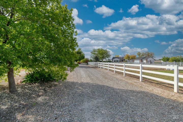 Property Photo:  17271 Lonkey Ln  ID 83607 