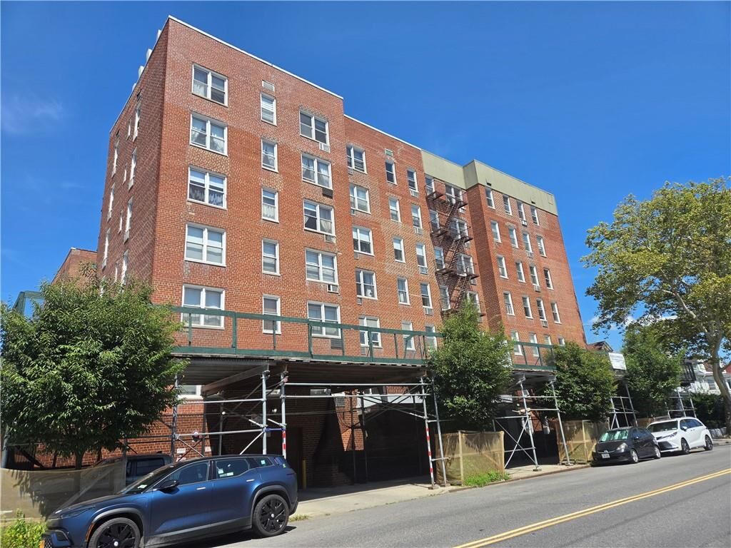 Property Photo:  735 Avenue W L1  NY 11223 