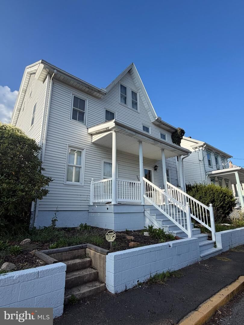 Property Photo: 303 Vine Street PA 17098