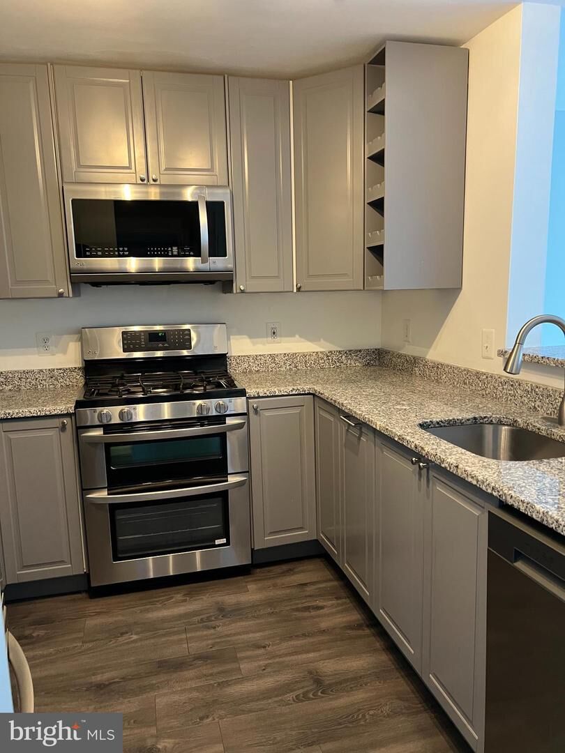 Property Photo:  5573 Seminary Road 305  VA 22041 