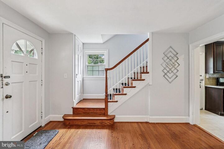 Property Photo: 834 N Woodrow Street VA 22203