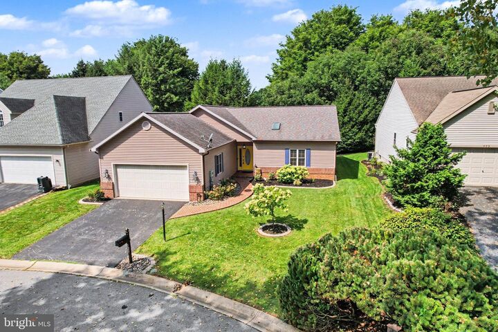 Property Photo: 525 Waterside Circle PA 17042