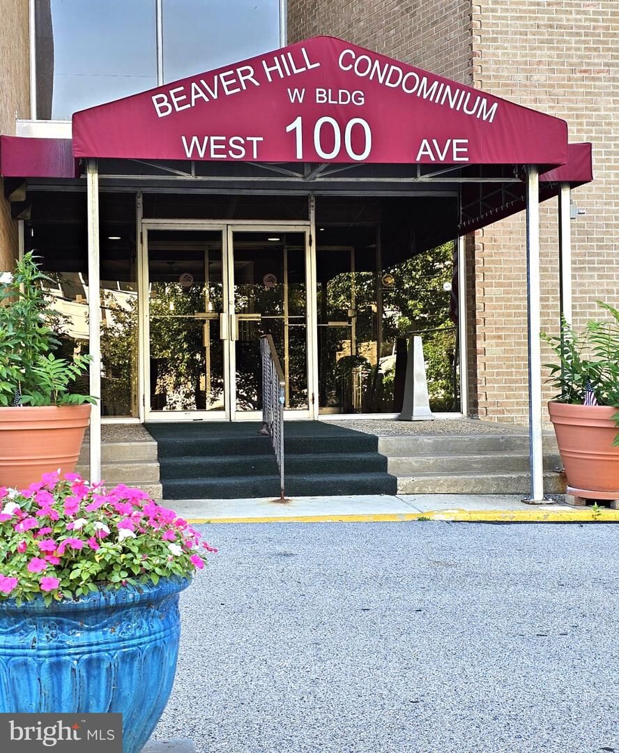 Property Photo: 100 West Avenue 501S PA 19046