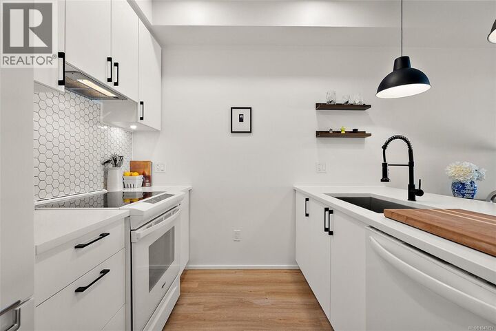 Property Photo: 2348 Beacon Avenue 203 BC V8L 1X3