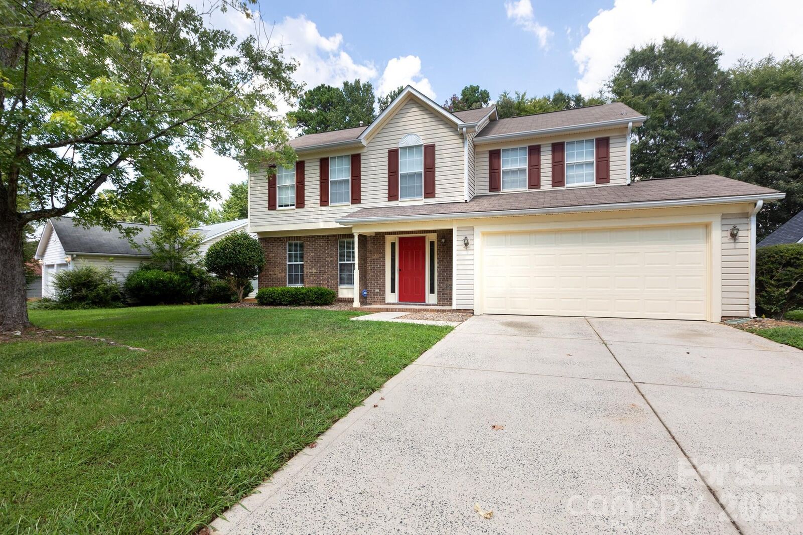 Property Photo: 5401 Groveton Court NC 28269