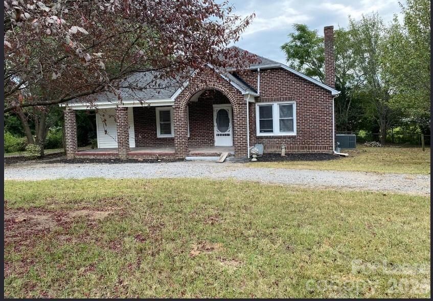 Property Photo: 1343 S Battleground Avenue NC 28086