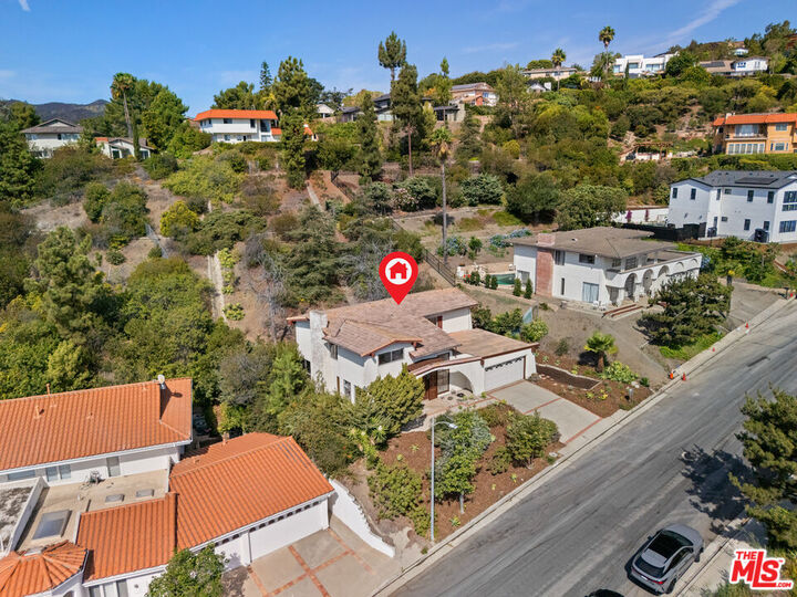 Property Photo: 2537 Cordelia Rd CA 90049