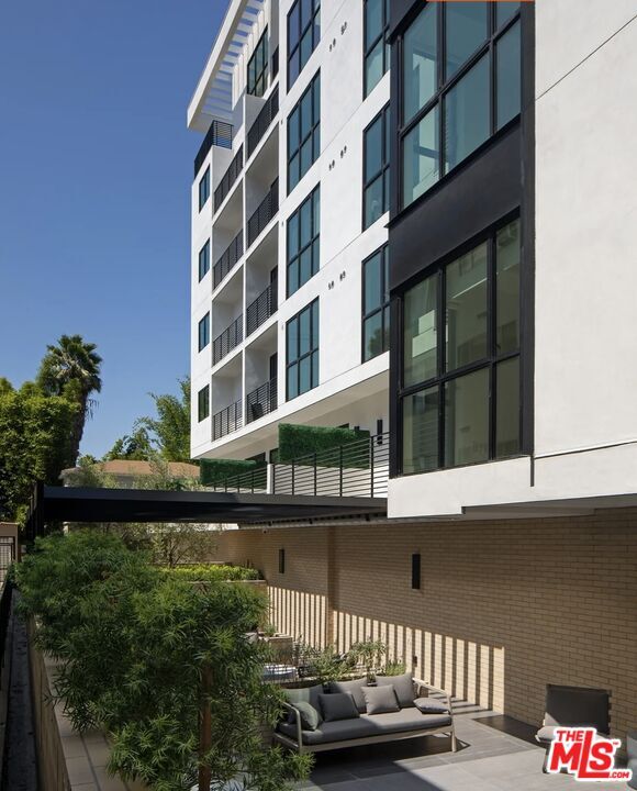 Property Photo:  105 S Doheny Dr, Unit Ph2  CA 90048 