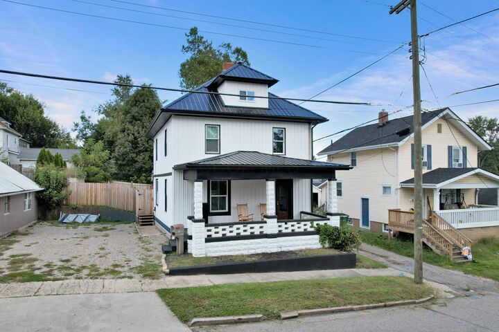Property Photo: 498 Clarendon Street OH 43055