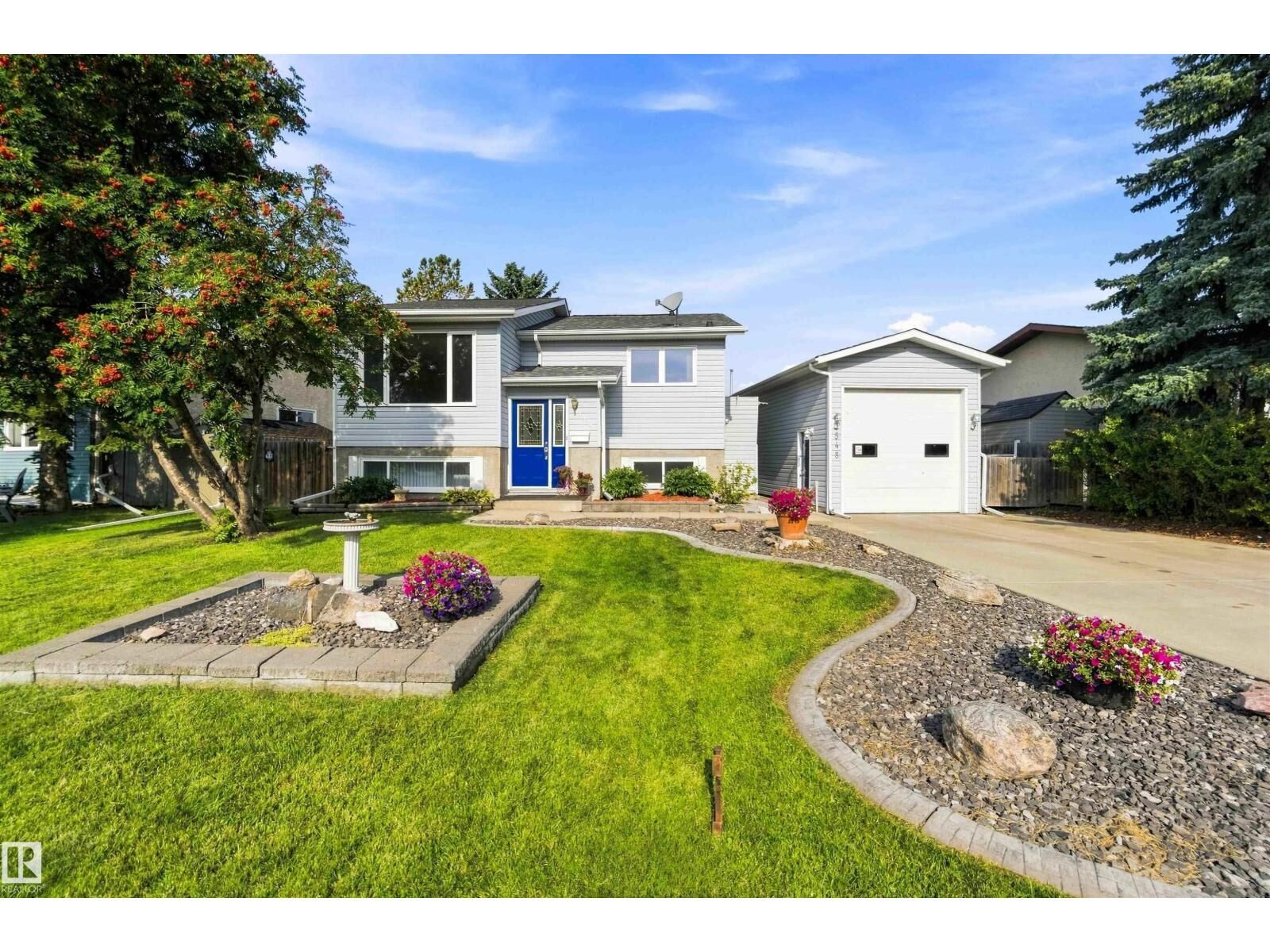 Property Photo: 548 Sunnydale Rd AB T8R 1B8