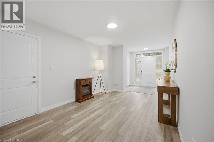 Property Photo:  143 Elgin Street North 82  ON N1R 0E1 
