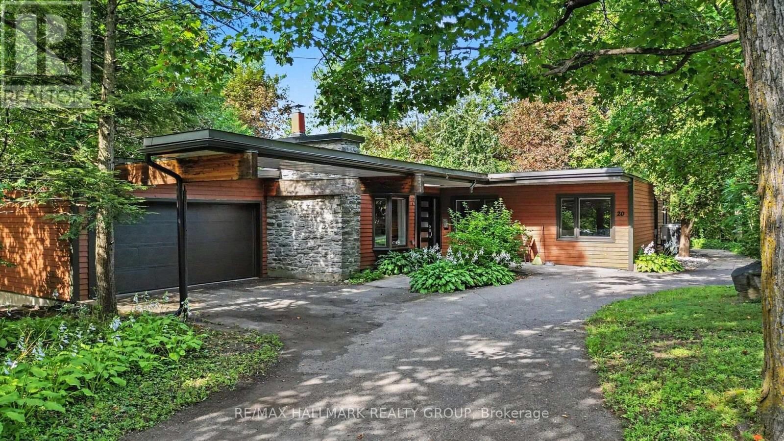 Property Photo:  20 Fairhaven Way  ON K1K 0R3 