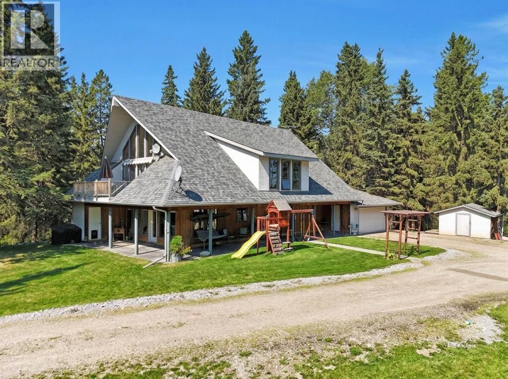 Property Photo:  4 Greenwood Way  AB T0M 0M0 