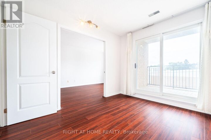 Property Photo:  220 Grandview Way  ON M2N 6V3 