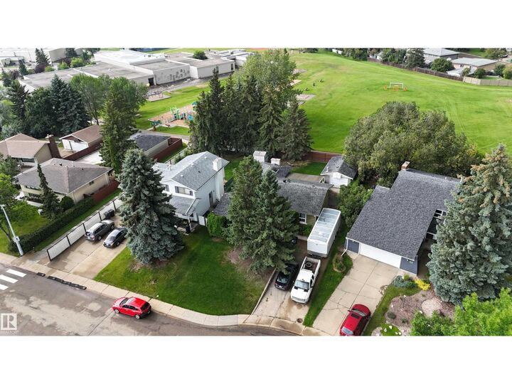 Property Photo: 40 Granville Cr AB T8A 3B8