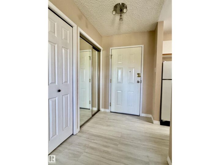 Property Photo: #204 11807 101 St NW AB T5G 2B6