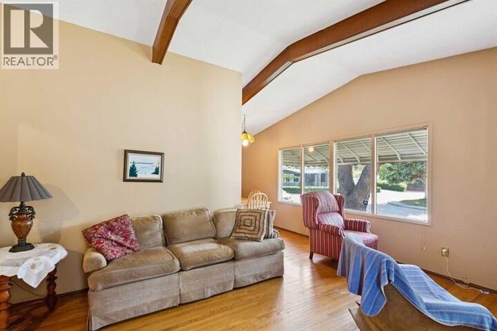 Property Photo:  249 Wascana Crescent Southeast  AB T2J 1M4 