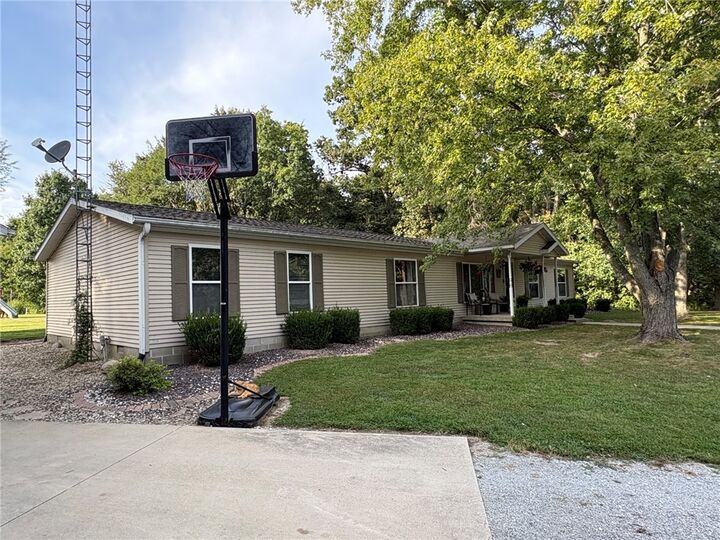 Property Photo:  19239 N State Highway 32  IL 62461 