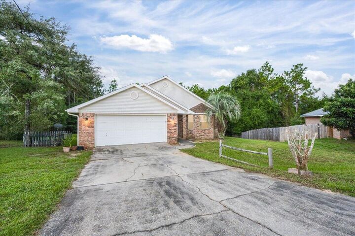 Property Photo: 5327 Whitney Court FL 32536