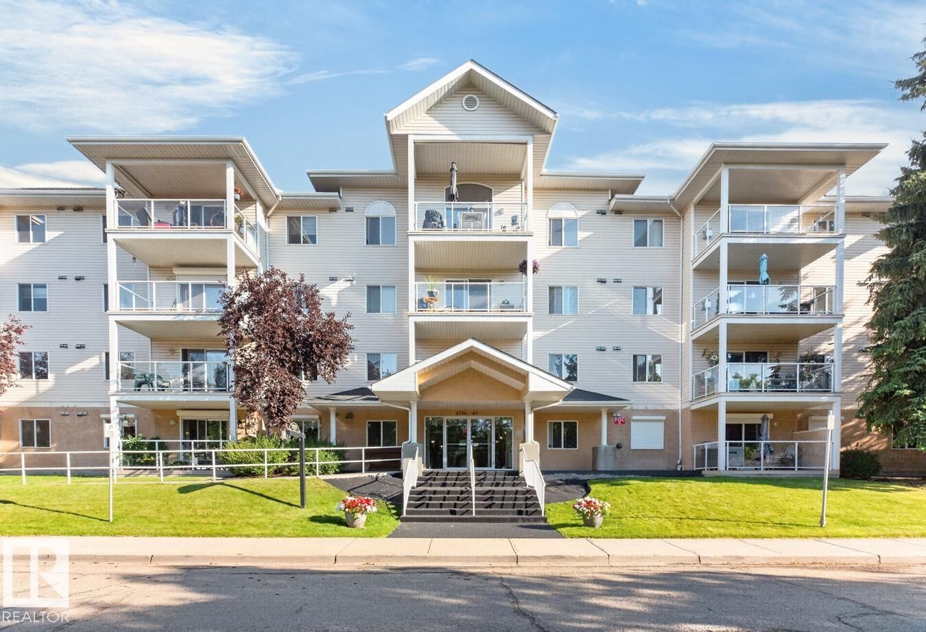Property Photo:  5116 49 Avenue 101  AB T9E 8K1 