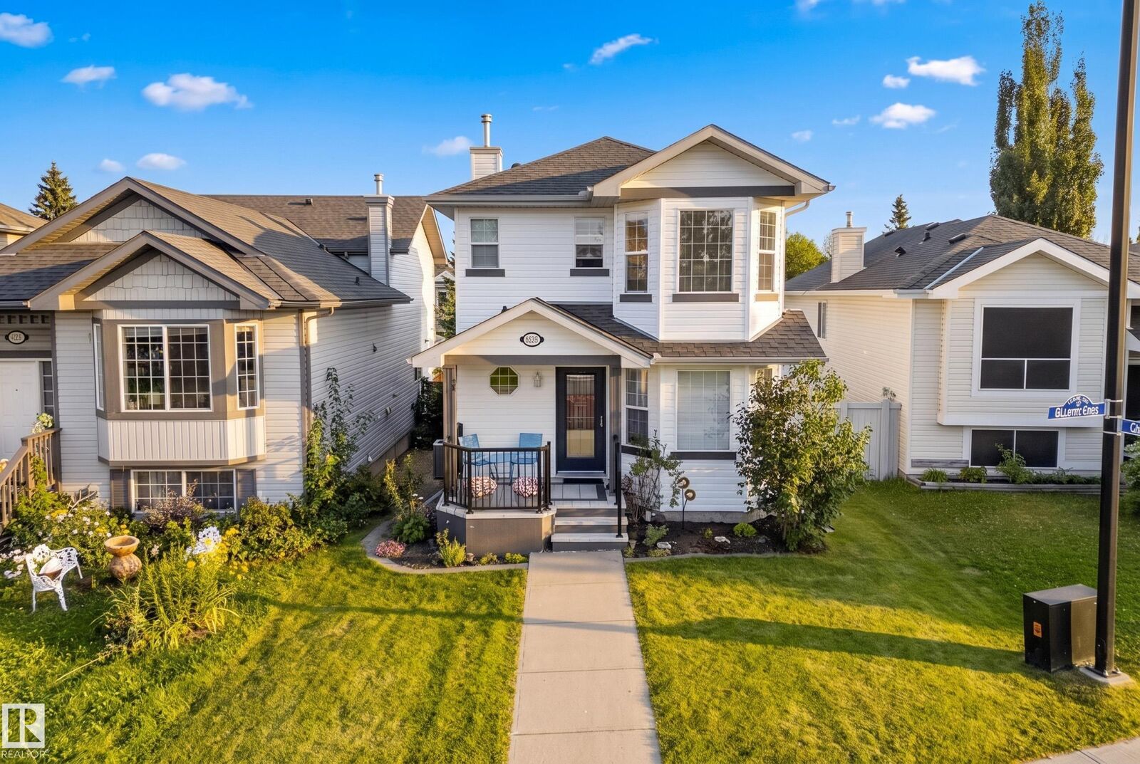 Property Photo:  1223 Gillespie Crescent NW  AB T5T 6M6 
