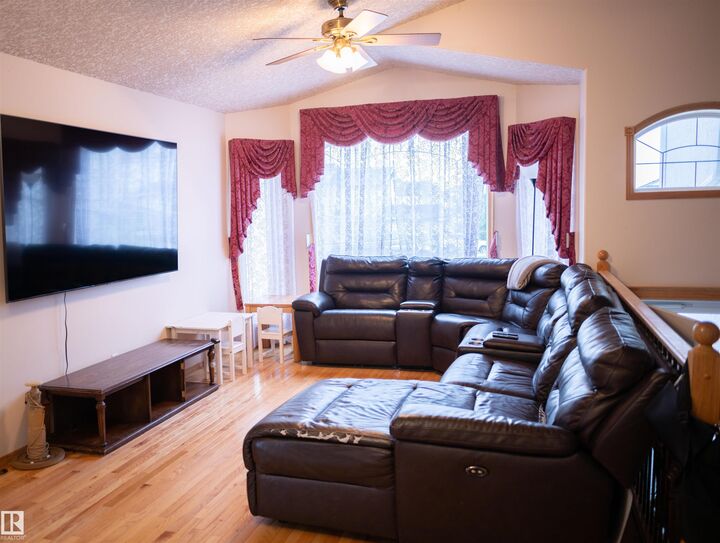 Property Photo:  16503 68 Street NW  AB T5Z 3T2 