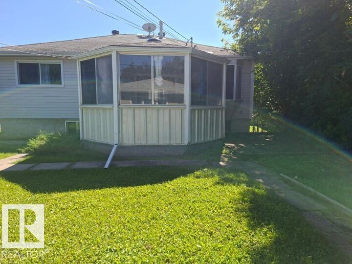 Property Photo:  9504 63 Avenue NW  AB T6E 0G4 