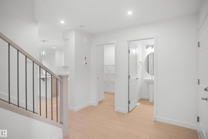 Property Photo:  1725 8 Street NW  AB T6T 2V2 